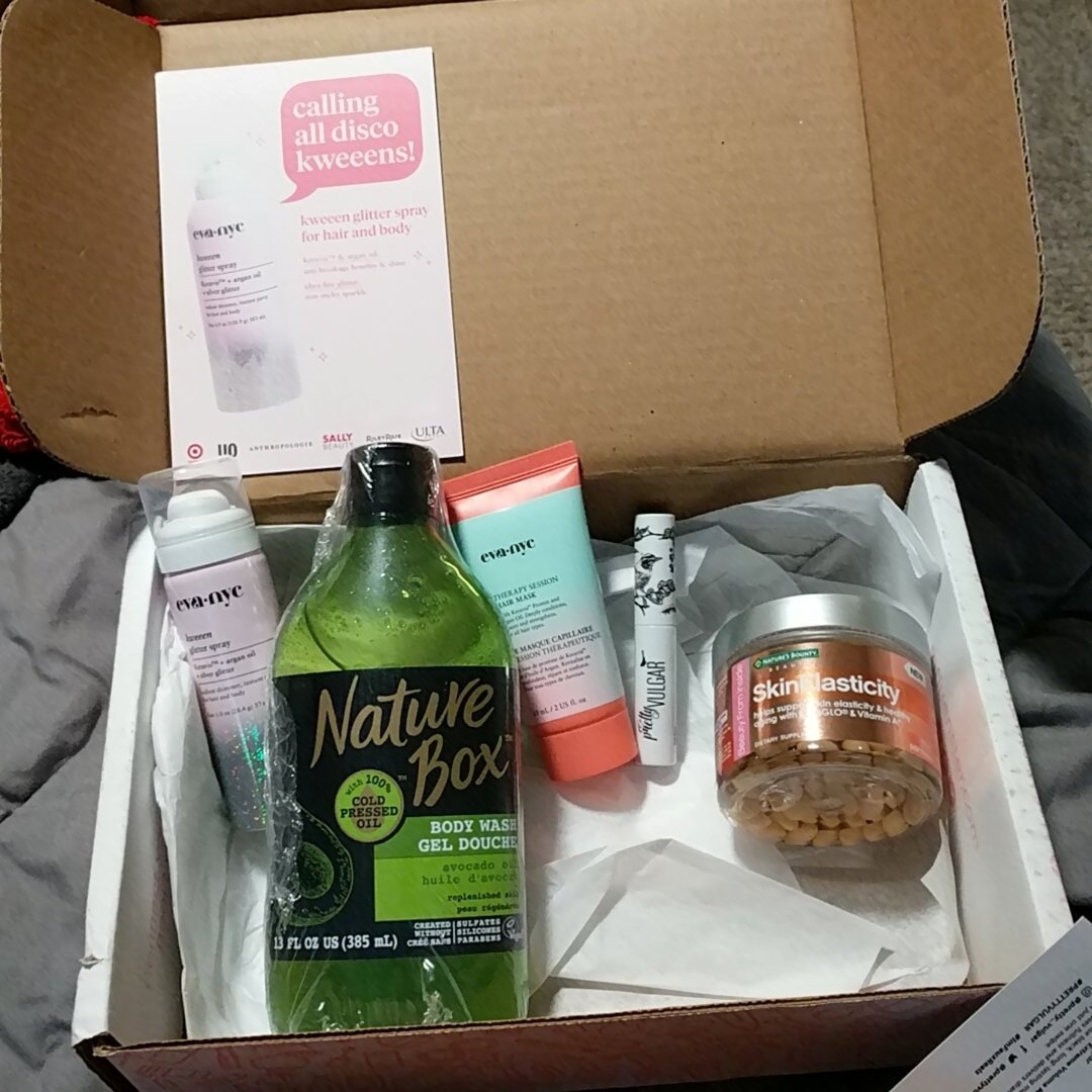 loganjm2's tweet image. Look what I got in the mail! #GlaentinesVoxBox #PrettyVulgar #EvaNYC #natureboxbeauty #NaturesBountyBeauty