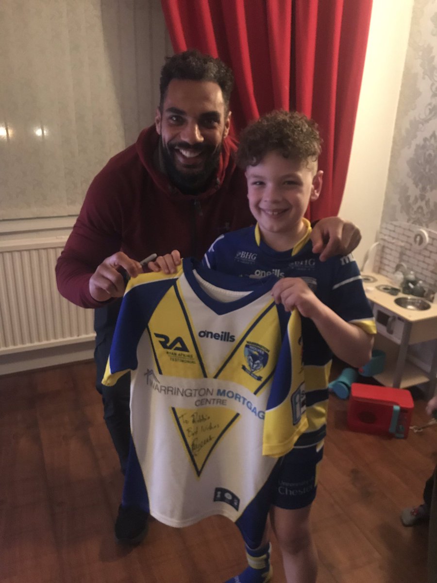 BeccySimpson's tweet photo. @rararyan85 we actually can’t thank you enough! Robbie said you’ve made his life! All he wants to do is play for Warrington, He lives and breathes rugby, so thank you! You are amazing! 💙💛💙 #whataguy #rugbyisthebest #curlyhairgang @paulsimpson82 @EvelynPrimary https://t.co/TbwyFwbq7s
