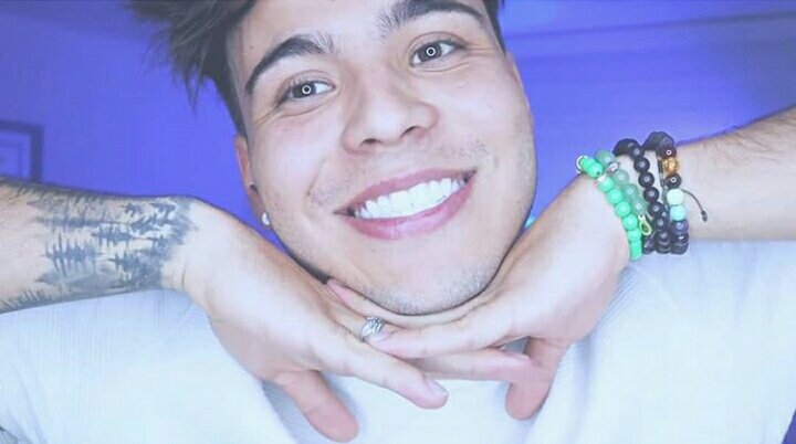 svmyglow's tweet photo. El ilumina todo. 😻
#NuevoVideoSV #AskSebas @villalobossebas https://t.co/MTwSNZxtb9