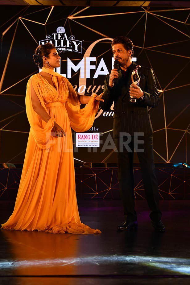 HQ pictures of SRK and Kajol from the #GlamourAndStyleAwards .