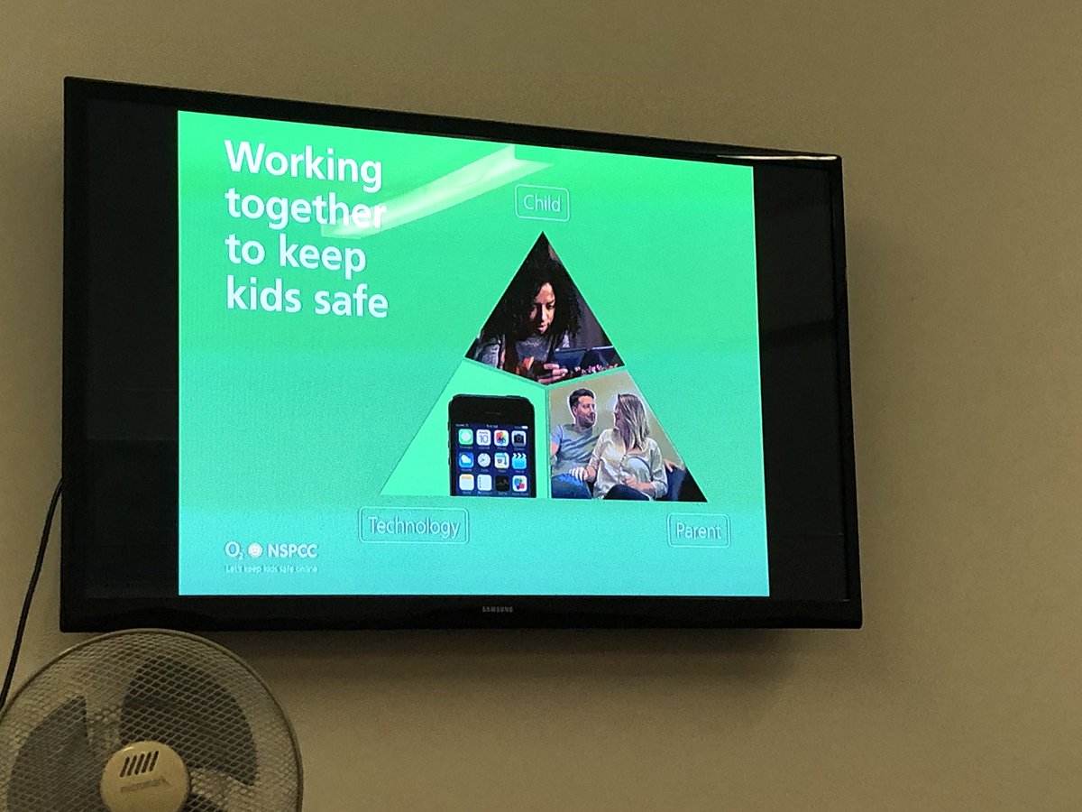 lookwhatjendid's tweet image. Thanks to the parents of the @Craigie_High cluster who attended tonight’s super input from Heather @NSPCC_Scotland on staying safe online&amp;amp;where to access support.Lots of enthusiasm for the #netaware app!
@Rowantreeschool 
@CraigiebarnsPS @ClaypottsPS 
@DundeeHWB1 #DundeeLearning