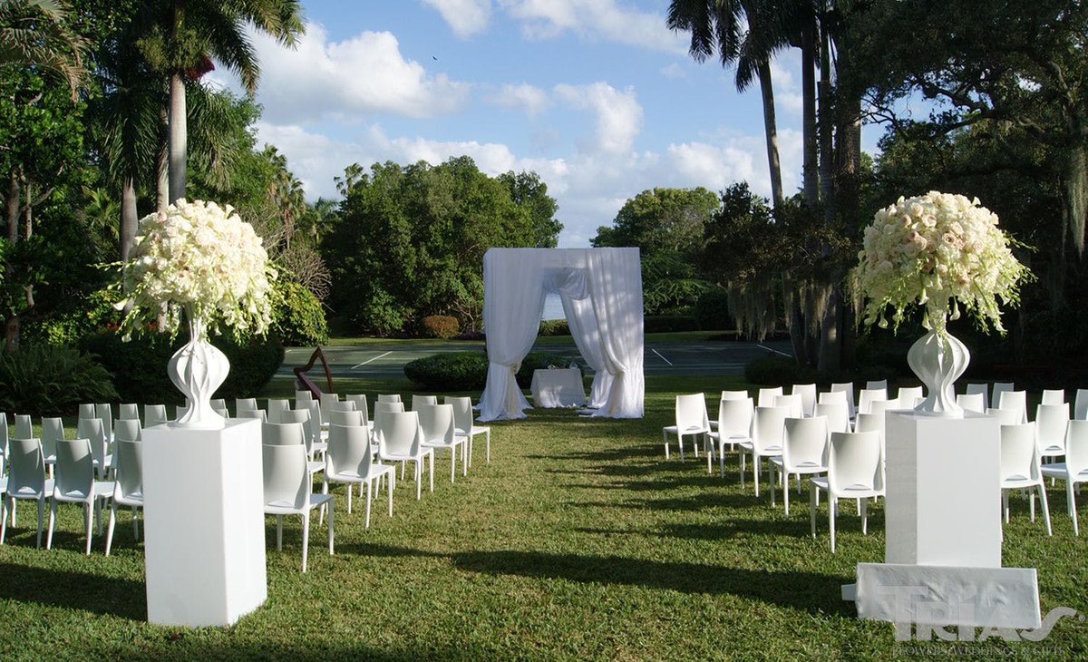 TriasFlowers's tweet photo. Trias Flowers &amp; Events understands that every wedding is unique; ensuring that your unique vision is brought to life is our specialty. 💐 https://t.co/uHtdhbDLzM! https://t.co/MZ2HypC63E