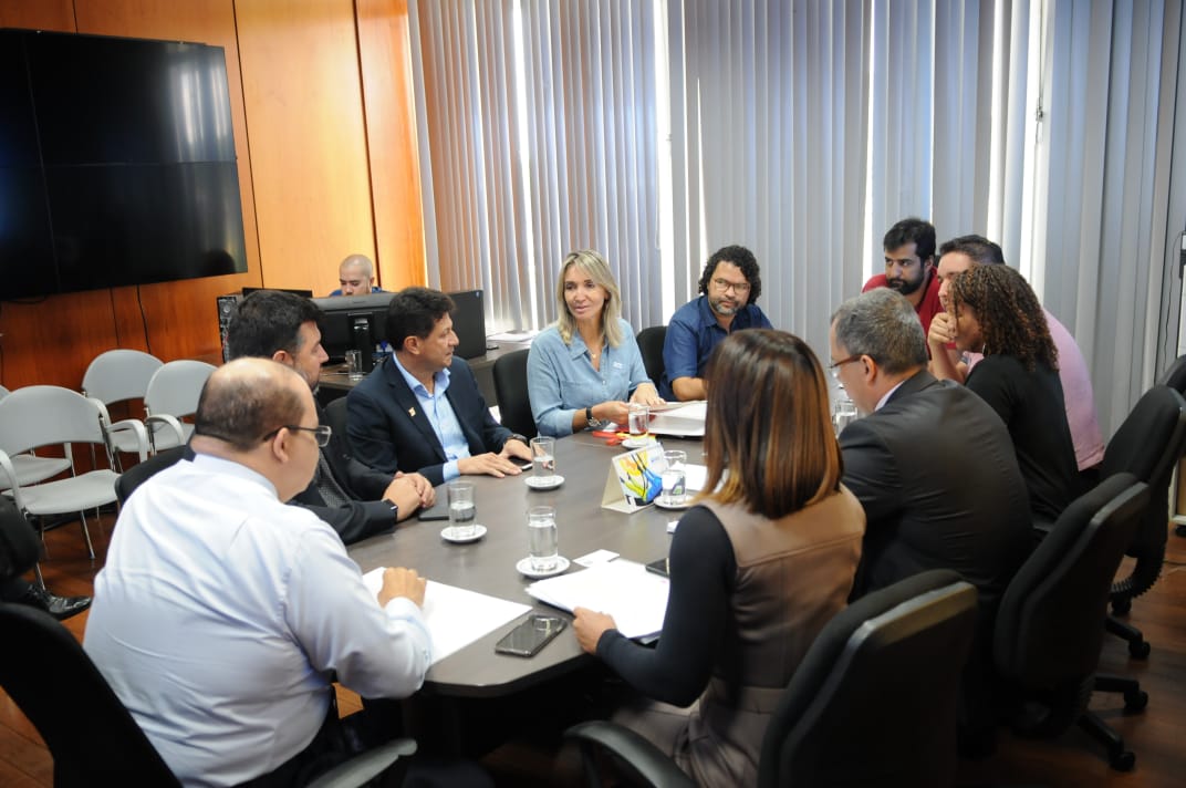 BrasiliadeFato's tweet image. #GDF avança nas negociações com o #Sinpro
Leia mais em brasiliadefato.com.br/grandebrasilia…