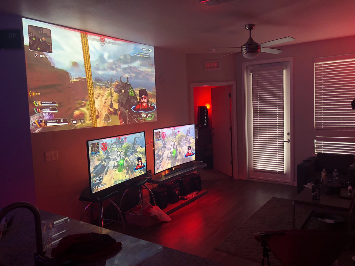 jacksonscott34's tweet photo. No better way to watch @drdisrespect absolutely destroy on @Twitch https://t.co/HsetLgaUcz