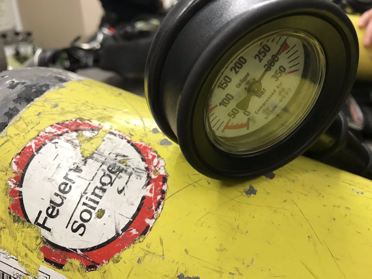 TOelbermann's tweet image. Nachschulung 💪🏼👨🏼‍🚒 #atemluft #Feuerwehr #300bar @FW_Solingen