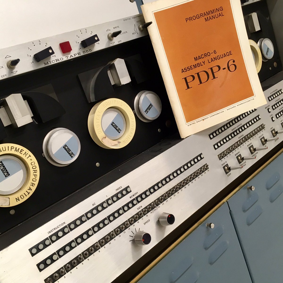 sdf_pubnix's tweet photo. PDP-6 serial number 4 wants to play machack #cheops #chess #36bit #hacking #retro #computing #1960s https://t.co/FvVFx6NhUP