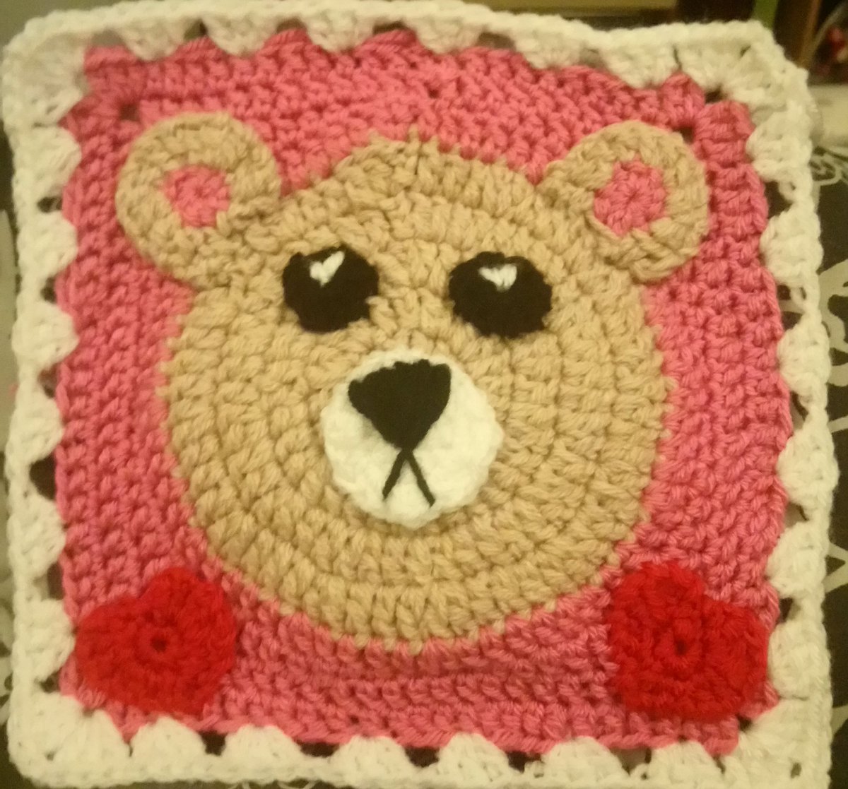danhoobanoobie's tweet photo. My little fat February love bear lol #February #valentinesday #jaydainstitches #calendarblanket #crochet #fridaynightcrafts #Crafting https://t.co/mJZ6FtXVz2