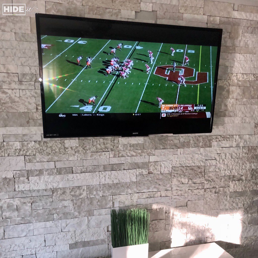 HIDEitMounts's tweet photo. This stone wall setup has us in awe! MOUNTit behind the TV for a chic and modern look! 🤩
🛠️ Mounted: PS4 Pro + Controllers
📷 Credit: Lance Fox
DIYit or Hire a #TeamHIDEit Pro in your area 📲  https://t.co/MDjA56y6Xl https://t.co/nCNP3tYDrL