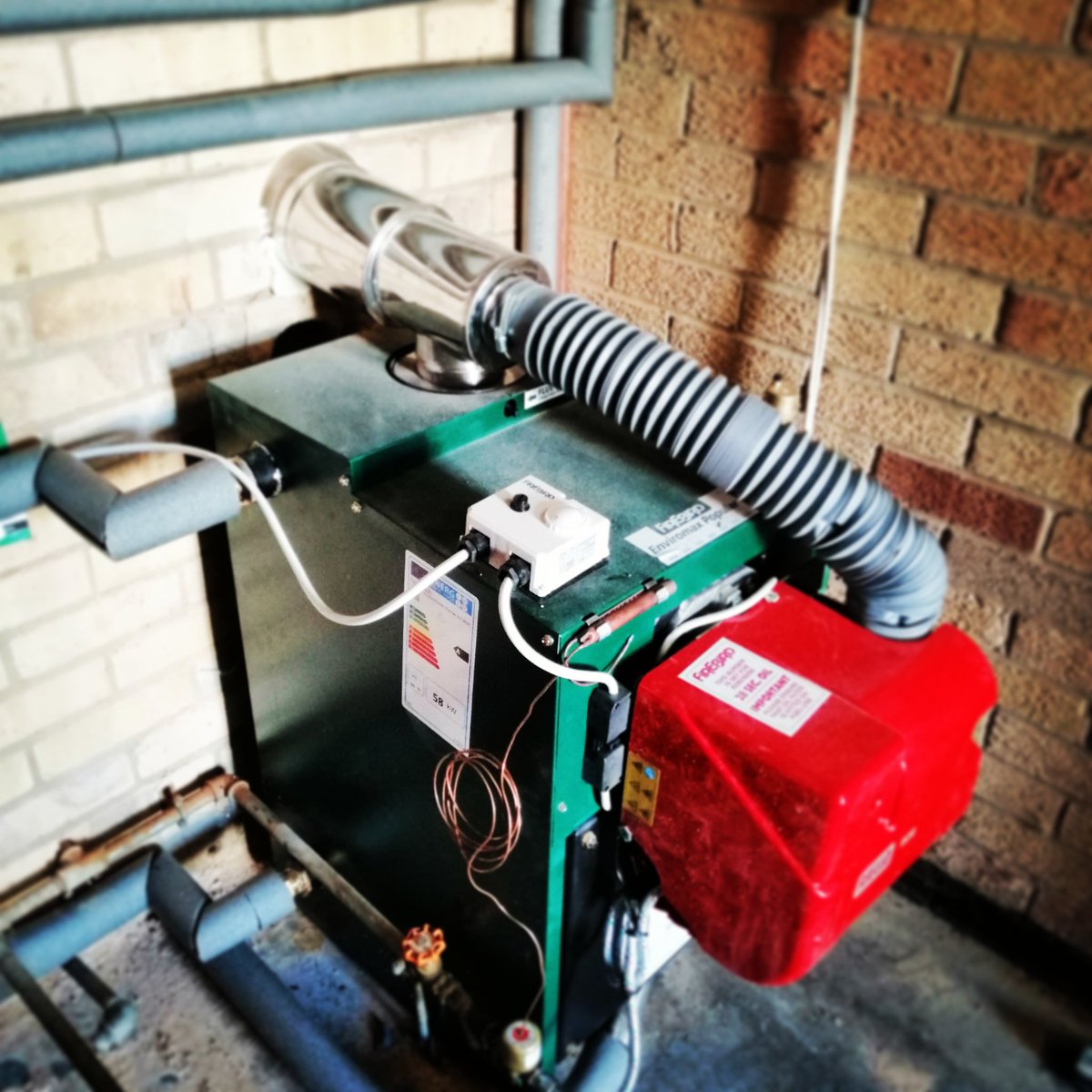 63 KW heat only boiler installed in a kennels in Thorne Doncaster, 4 zones on a low loss header ( nice warm cars and dogs) 

#plumbedoncaster 
#commercialoilboiler
<a href="/FirebirdBoilers/">Firebird UK</a>