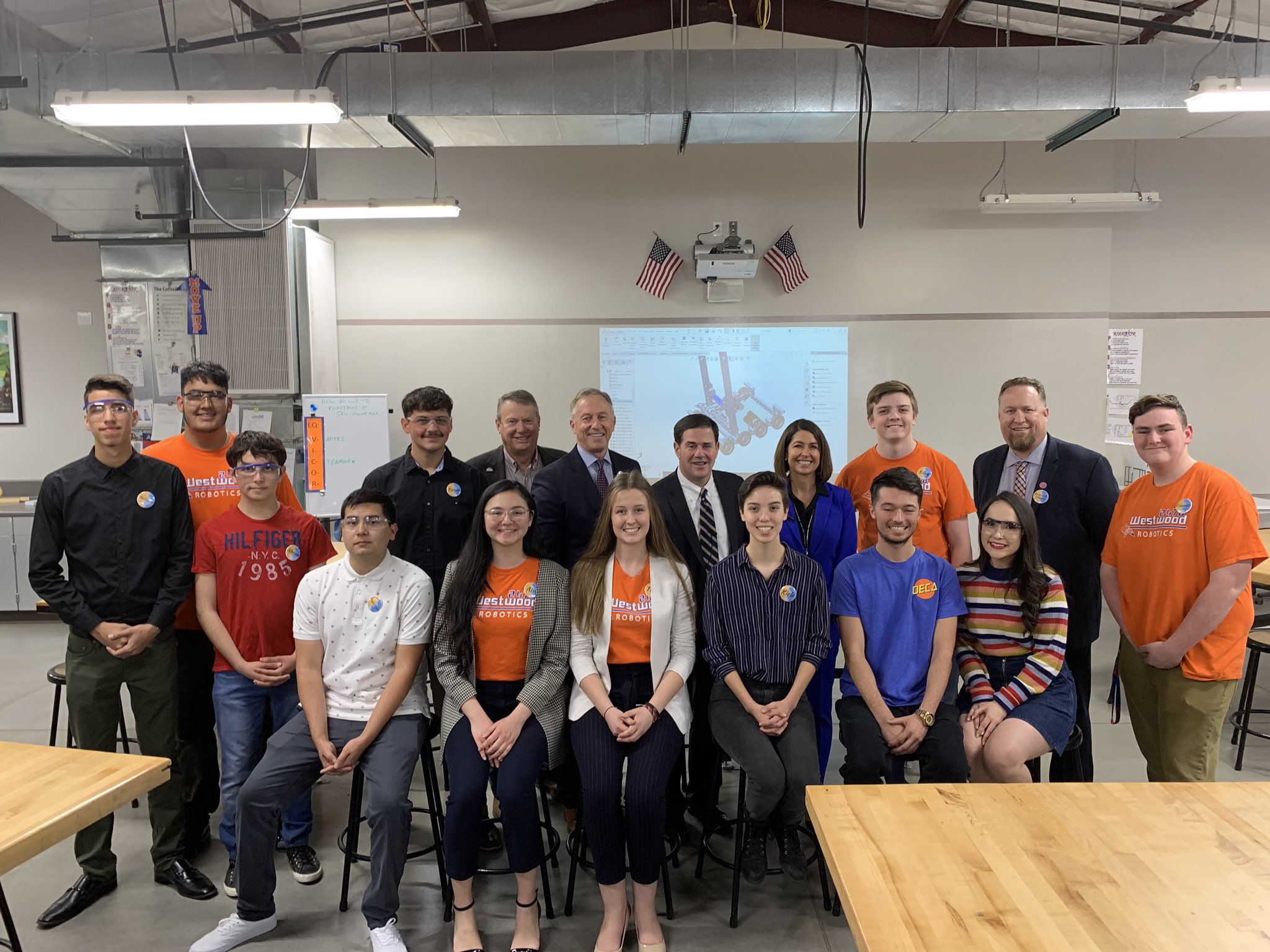 توییتر \ Doug Ducey در توییتر: «Had a great time visiting Westwood High  @tearemupww62 @mpsaz. Thanks for giving me a tour of your #CTE programs!  Keep up the good work #ThingsThatMatterAZ @Gilmore_MoveUp @