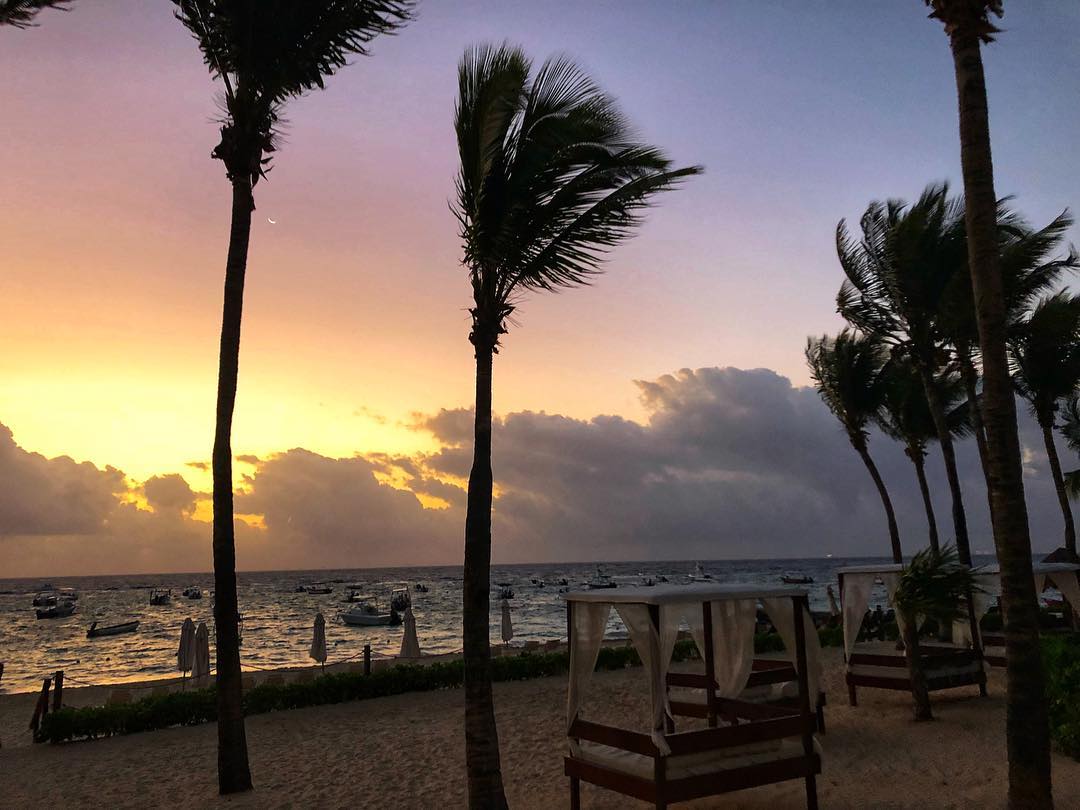 If you look up and see a fiery lilac sky, it's a sign that you had a day well spent in your Playa del Carmen haven. | photo: ashley__baby