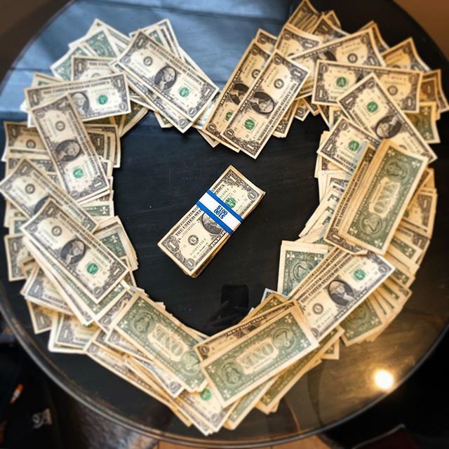 seanstew's tweet photo. Got some singles for my birthday. How should I spend it? 💵💰💯
.
.
.
.
.
I've been saving my singles since the beginning of December after reading an article about "Slow season" at bars. 
I thought it would be a great idea to do it and luckily it wasn'… https://t.co/IfoBKy8qmP https://t.co/nTQ9xOgFdX