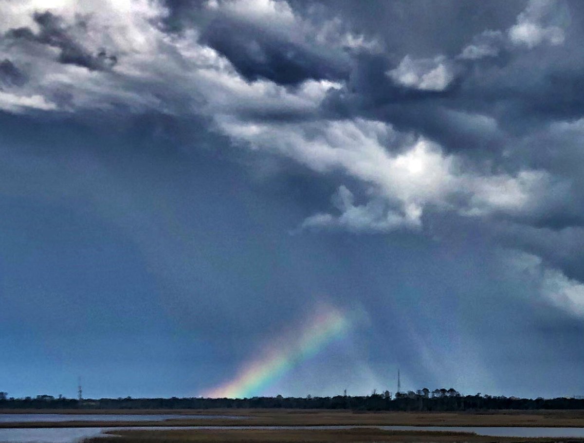 heatherschatz's tweet photo. Not quite a double rainbow, but still pretty magical, IMHO. #ibrakeforrainbows #ilovejax https://t.co/L07nyfTIlA