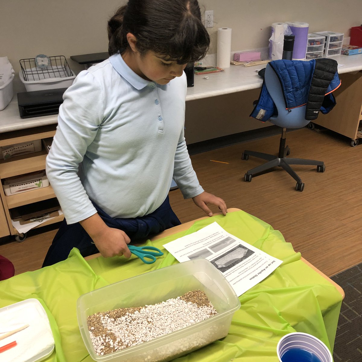 Emily_Battin's tweet image. You know that hum of excitement you hear when you enter a classroom and you just know that #WCSJoyfulLearning is happening? That was the sound that hit my ears as I entered @JayneeLeggett class. Her 5th graders were hard at work building an aquafer! #WCSTweetWeek
