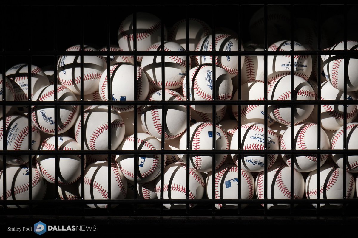 SmileyPool's tweet image. Photos:  Sunrise in Surprise for Texas Rangers pitchers and catchers as they report to spring training in Arizona p.d-news.co/z3id  #SpringTraining