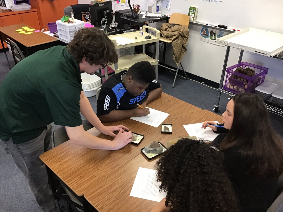 MrsCastillo_1's tweet photo. Thank you, @Andrew_G_Flynn, from @BaylorGeo for your #presentyourPhD on #paleobotany and leaf #fossils. Future #paleontologists in the making!
#ThisIsWoodgate #ThisIsMidway #1MidwayScience #castillocrew19 @woodgatemisd @BU_GradSchool https://t.co/D9HHXi6EOE