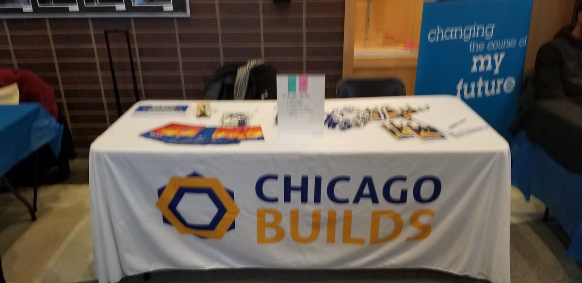 changetrajecto2's tweet image. Chicago Builds holding court at Gwendolyn Brooks HS