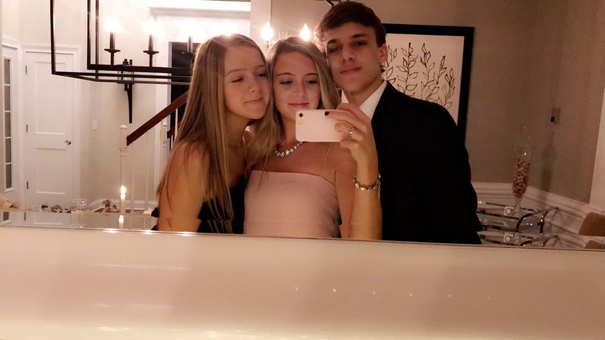 meganmark21's tweet photo. happy belated hudson!! hope it was great🤩sorry i forgot🙃 love you #byongsun @hudsonpoole11 https://t.co/XoemLnHjtk