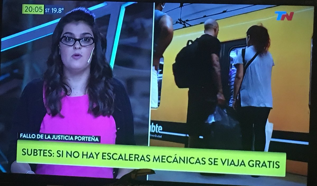 Si no hay escaleras mecánicas se viaja gratis en Subte, por viajar en  #LineaE nos van a tener que pagar por ser insalubre