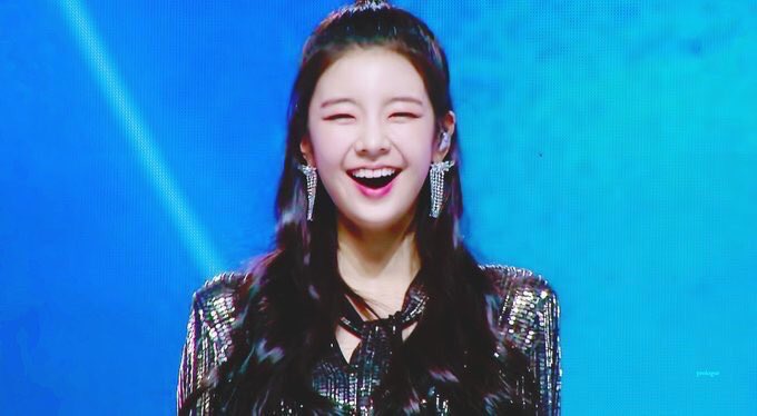 cuteliapics's tweet photo. choi jisu has been my favourite even since predebut cause of her fun cute personality &amp; amazing voice ! if anyone touches her imma kill

#WELOVELIA https://t.co/syEzFbk6kj