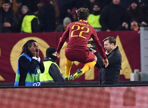 gifandiwan's tweet photo. O.M.G 
@OfficialASRoma @footballitalia #RomaPorto https://t.co/8N0gVOqR4m