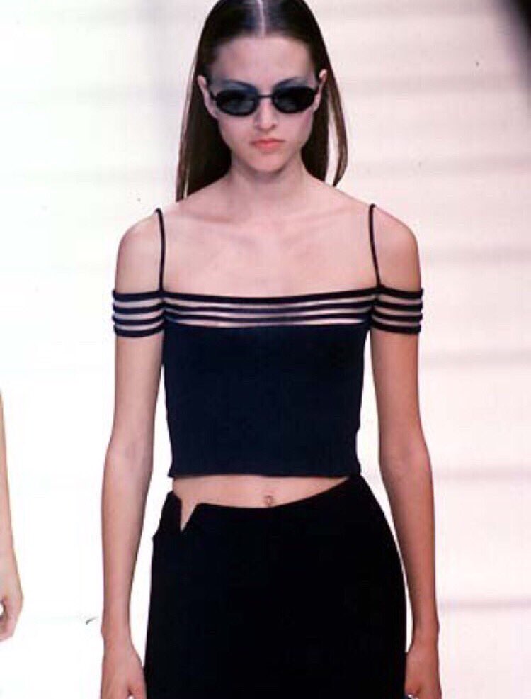 _o_bwan's tweet photo. 🕶 #inspo #fashion #beauty #model #emporioarmani #90s https://t.co/dOl5HQlTO9