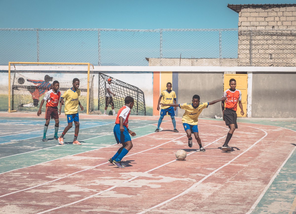 footballdotxyz's tweet photo. 📍🇭🇹

Smashing barriers, uniting communities &amp; changing the game in Haiti. 

We are lucky to be partnered with the excellent @GPSFoundation_ and to get to tell the story of @FC_Toro.
 
➡️ https://t.co/rb62BteTHa

[📸 @migylopz] https://t.co/JDc8dkwbFs