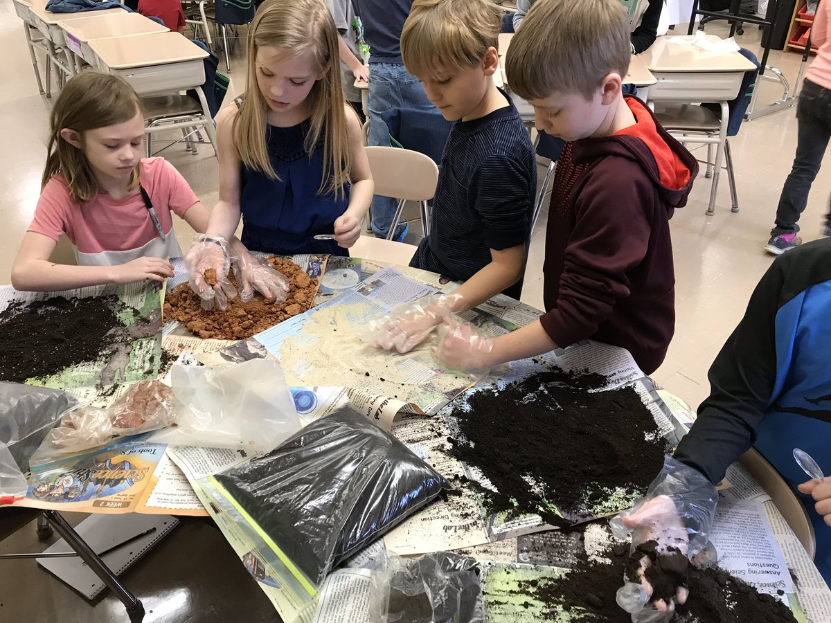 MrBuemi's tweet photo. Investigating rocks, minerals, and soil today. #mrb https://t.co/T0qQqyUyYX