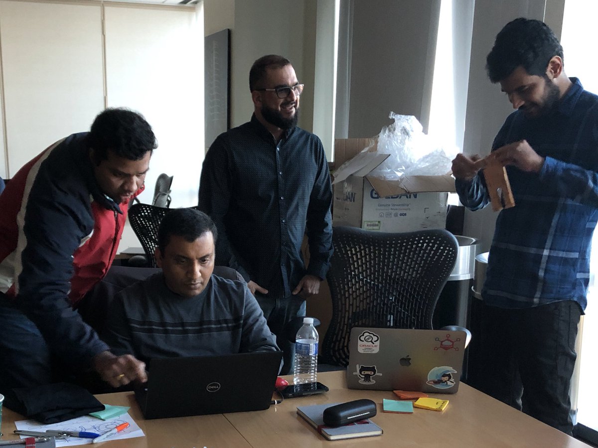 oracledevcomm's tweet image. The lights are off but they are still coding! #CodeInnovate CoreLogic #liveforthecode