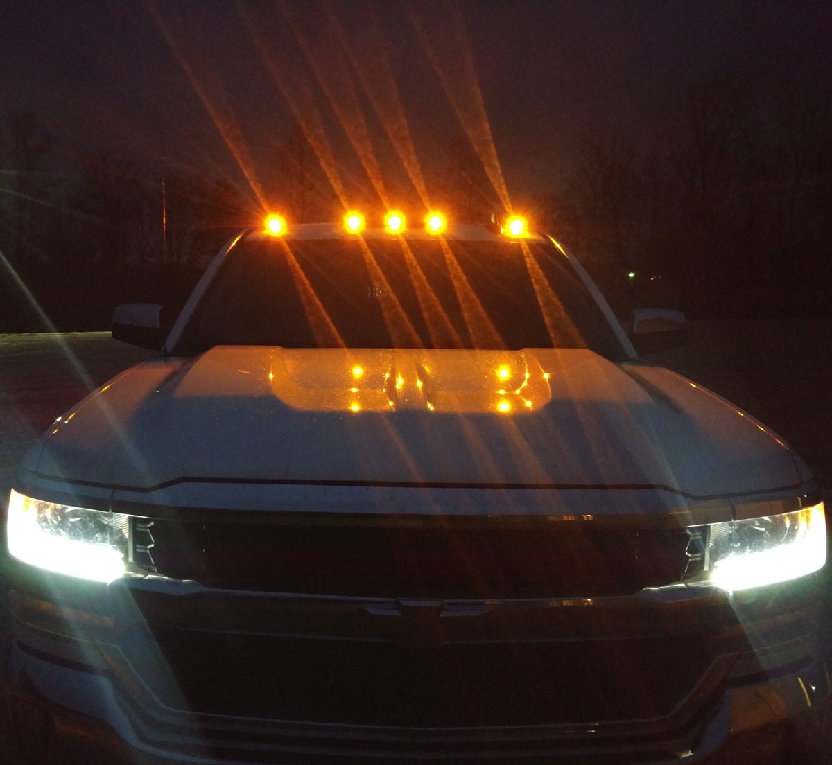 littlefoot1468's tweet photo. There is just something I like about an orange hood. #CabLights https://t.co/IUlVXM3YFC