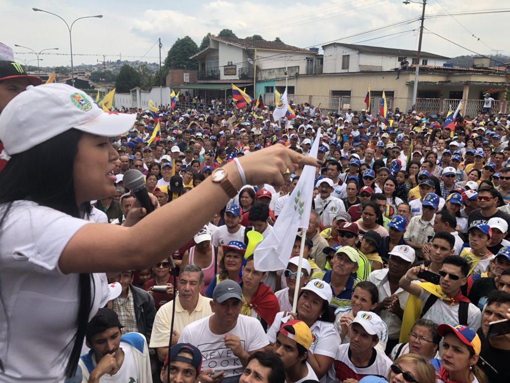 OSCARPARADAPAZ's tweet photo. Con todo el respeto, rechazo la campaña en contra de la gobernadora @laidygomezf , que sólo lo que ha hecho es trabajar por nuestro Estado y País.  ¿Por qué no publican los desastres en que nos ha llevado el usurpador y sus camaradas?. ¡Hoy más que nunca necesitamos estar unidos! https://t.co/lgAMbLAaot