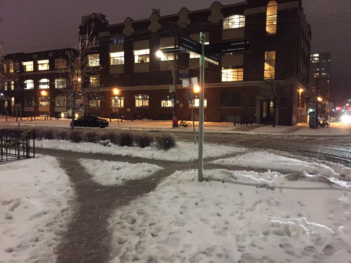 Ben_MCarter's tweet photo. Very satisfying pedestrian sneckdown at Portland and Wellington https://t.co/zJ6HOif3if