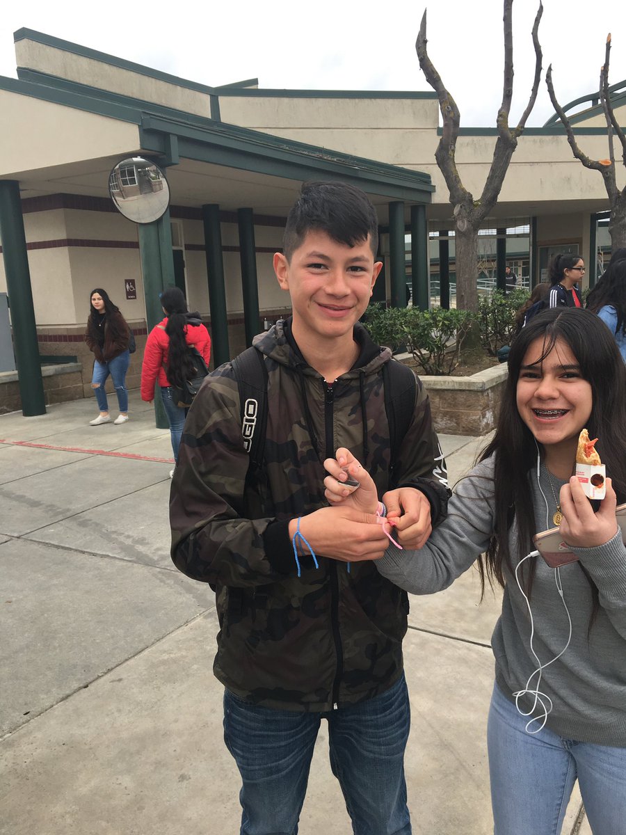 It’s Kindness Week! 🤩🤗
Students appreciating others with the “Thank You String”. Don’t worry, you still have time to tell someone why you appreciate them-string in the SBO!