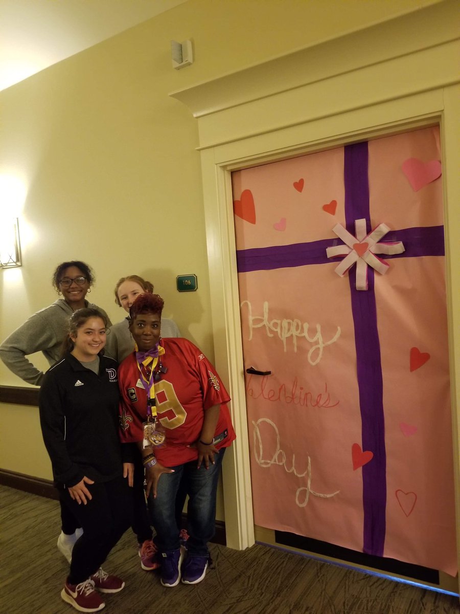 DTHSBetaClub's tweet photo. Spreading the Valentine’s Day love at Magnolia assisted living. #beta #volunteering https://t.co/43nBiE8XyB