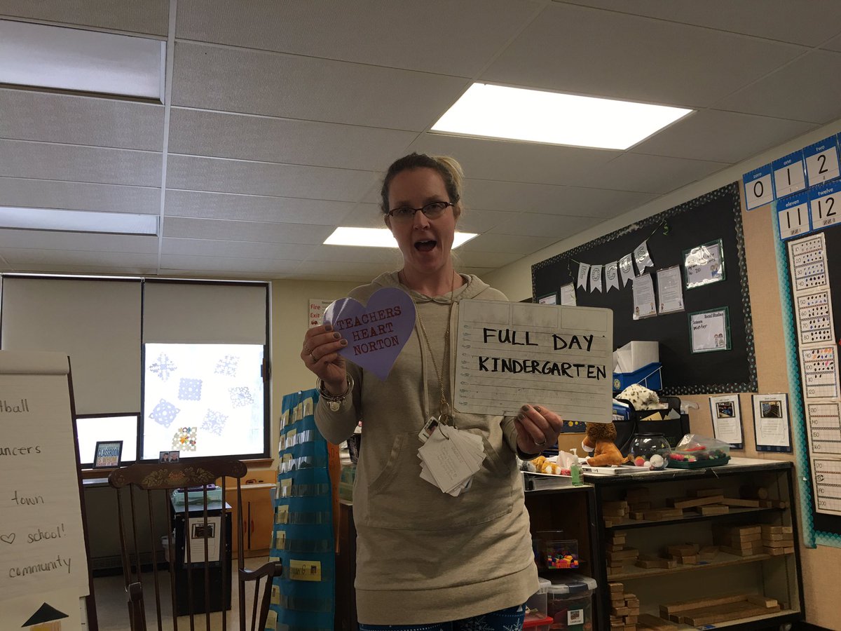 aweeden6's tweet photo. #TeachersHeartNorton The kids and I discussed why we love Norton. https://t.co/1ytQvUt7I9