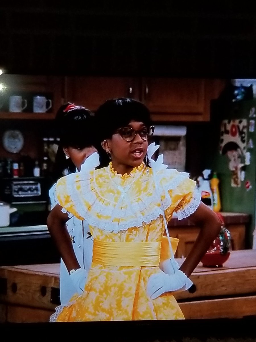 Creen30's tweet image. Family Matters was/is one of the best shows ever. Who remembers having one of those hanging baskets in their kitchen?Myrtle Urkel @jaleelwhite #Familymatters