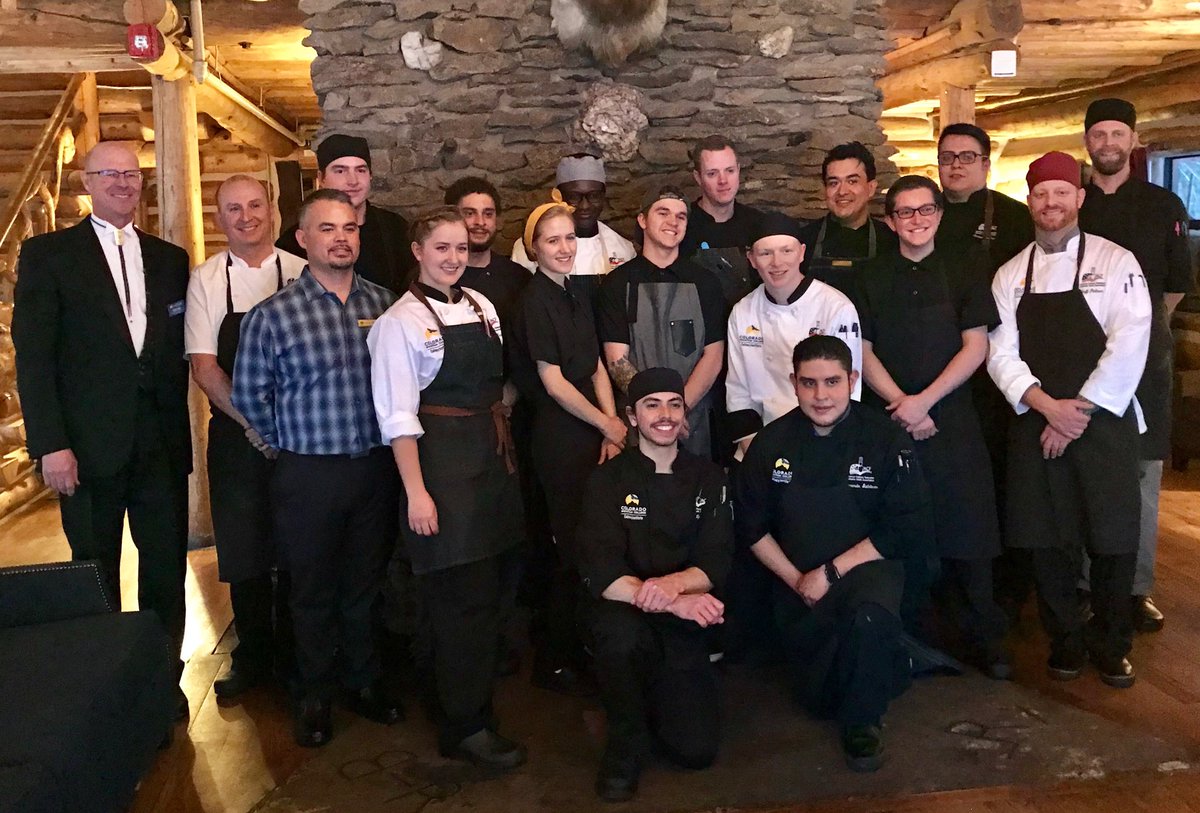 CarrieBHauser's tweet photo. The awesome ⁦@ColoMtnCollege⁩ ⁦@CMCSummit⁩ ⁦⁦@VailResorts⁩ Culinary Institute apprentices ready for the annual Celebration of Haute Cuisine at #KeystoneRanch https://t.co/oeBZ5zfs0L
