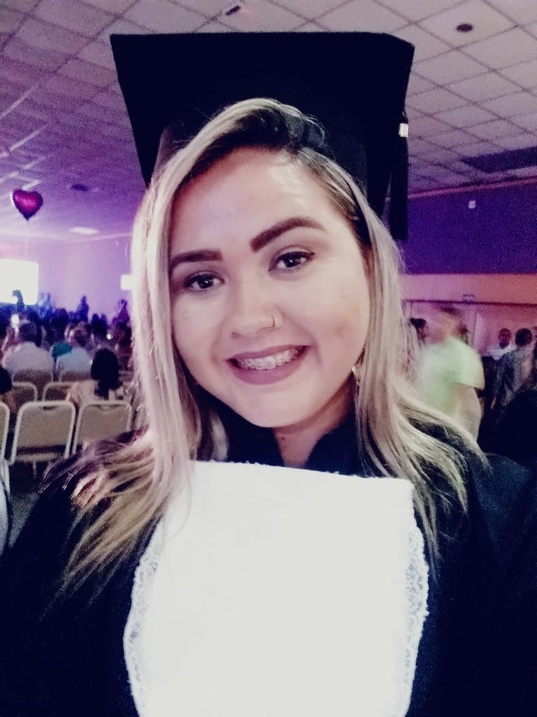Naritarebelde's tweet photo. Mais duas de ontem pq eu to muito felizzzzzz afinal não é todo dia que conquistamos um sonho #formeiii #pedagoga #professora https://t.co/slboR5TtgC