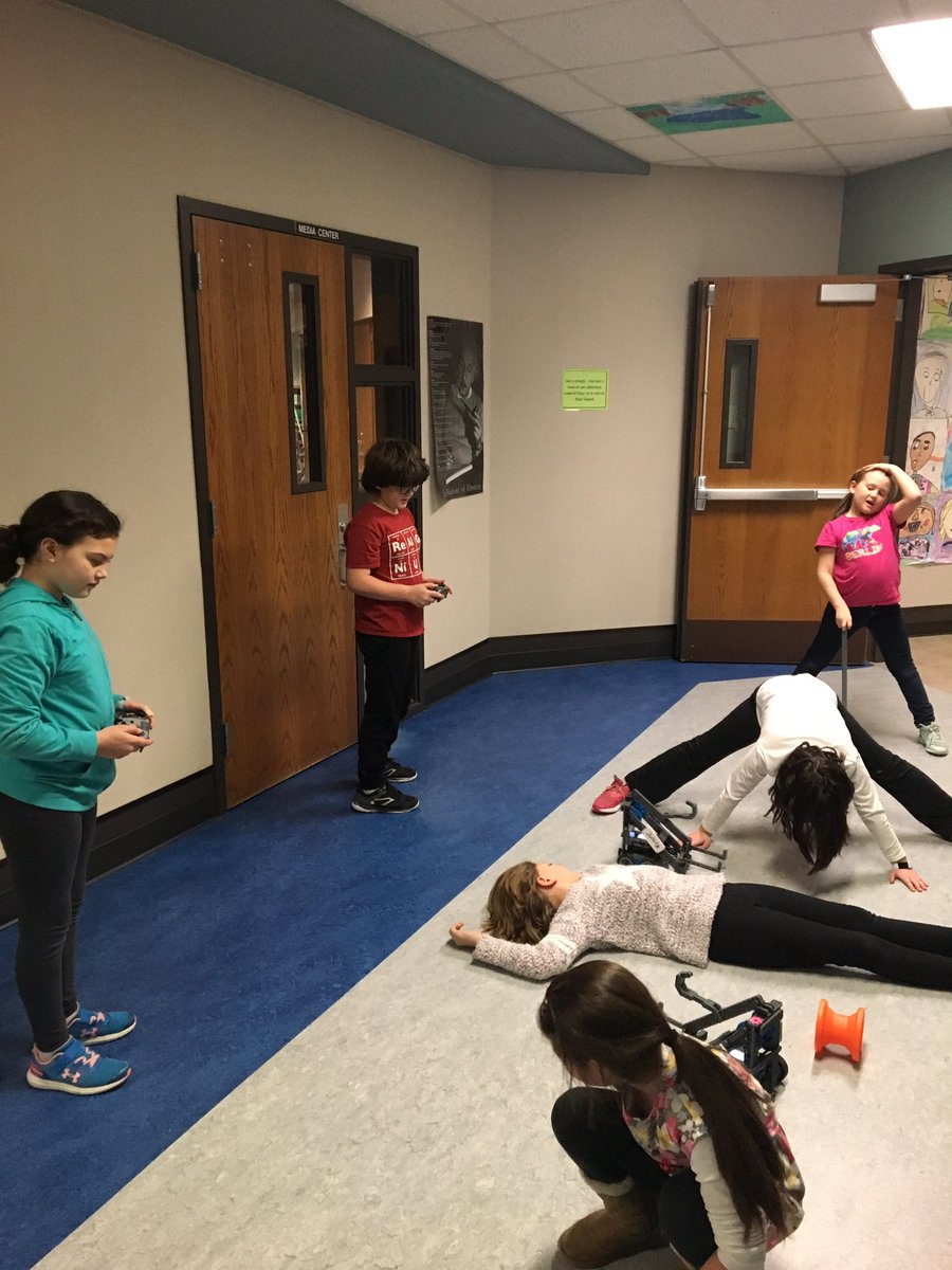 roboticsHP's tweet photo. What do you do when your field isn’t available for Robotics practice? Human obstacle course! @HP_Pandas https://t.co/aG8tzJgNRc