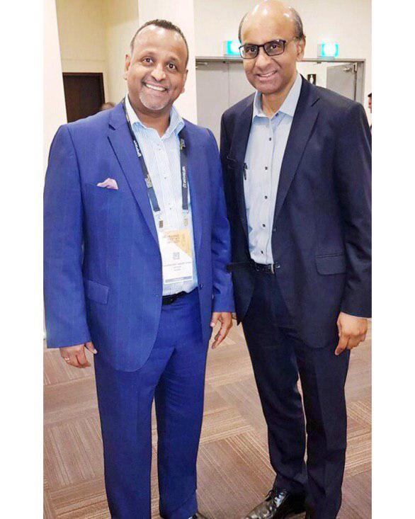 BasisBayGroup's tweet photo. Basis Bay’s GCEO Dato’ Praba Thiagarajah together with Tharman Shanmugaratnam, Singapore’s Deputy Prime Minister and Chairman of the Monetary Authority of Singapore. #BasisBay #GreenTech #ReengineeringIT https://t.co/cMmxr5CE2j