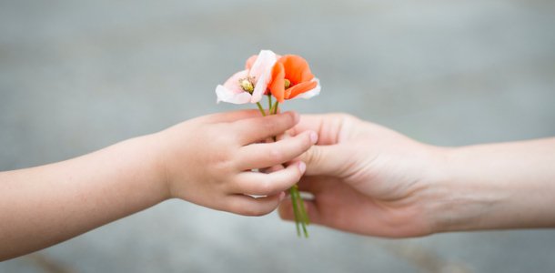 We encourage our kids to be grateful 💛💚💙 <a href="/thejarratts/">Jarratts | Education Designers</a> creativitypost.com/education/the_…