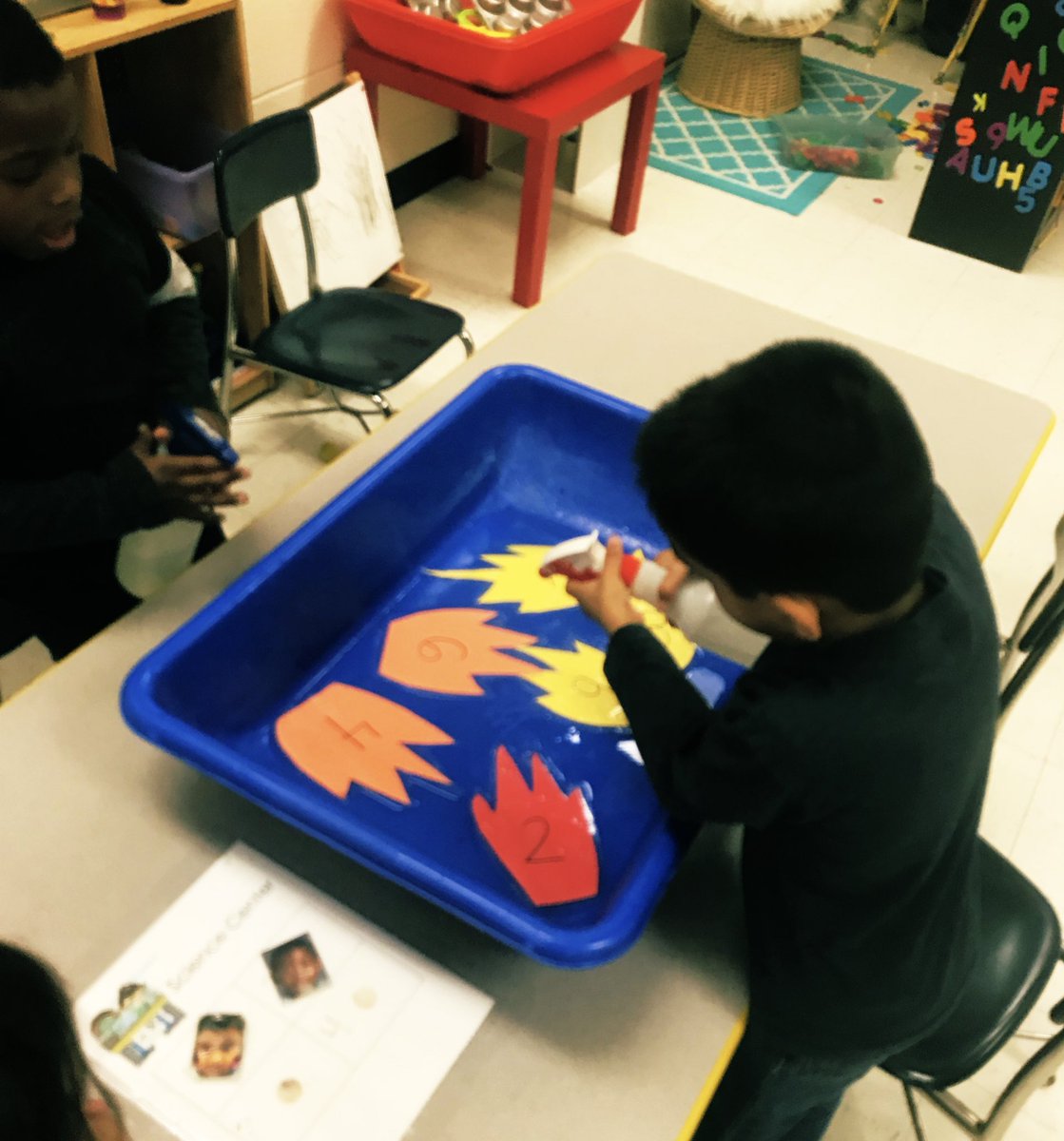 MsBeckyNedzaK's tweet photo. Extinguishing some fires 🔥 in preschool today! #communityhelpersunit https://t.co/giiNwpQ254