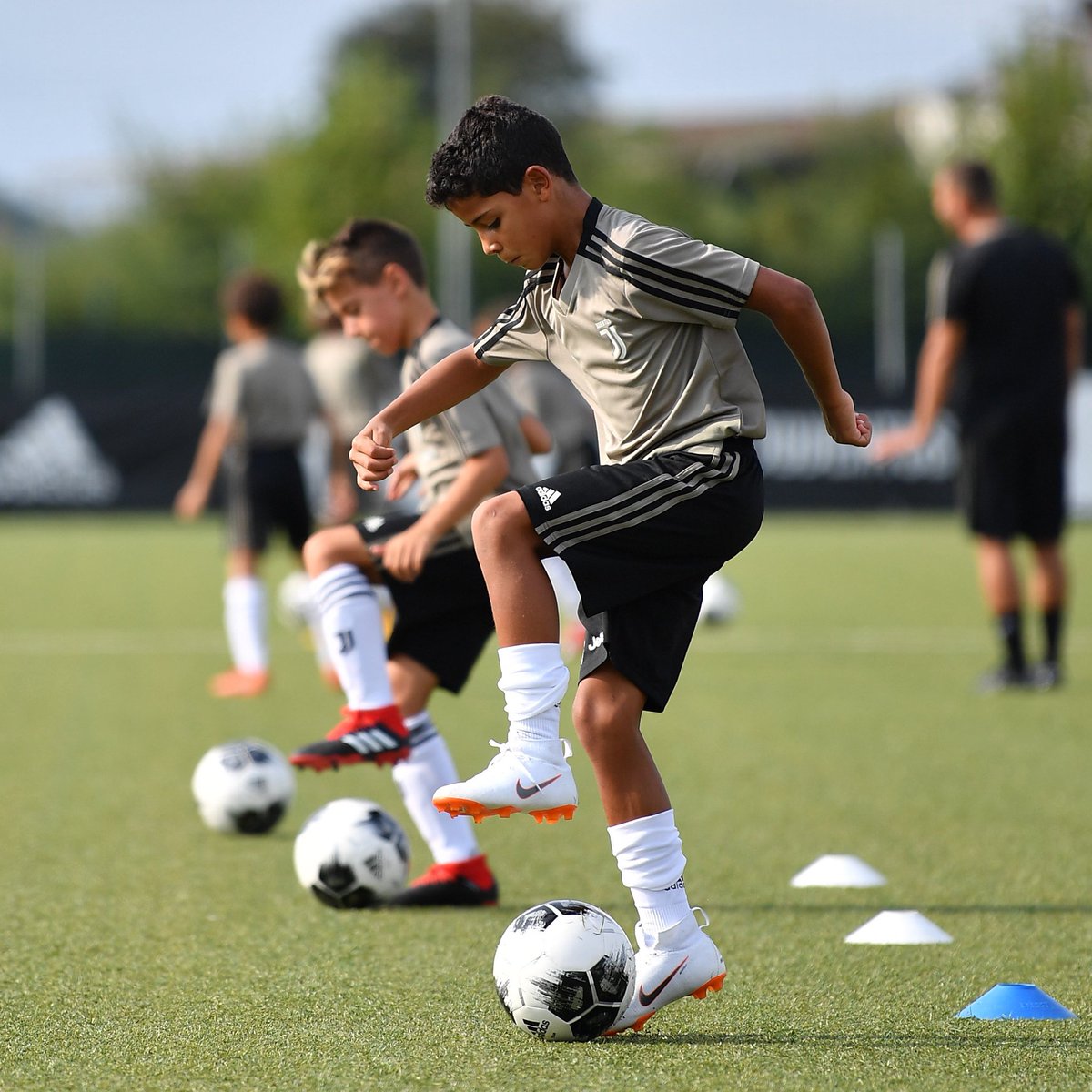 mundodabola's tweet photo. Cristiano Ronaldo Jr com a camisa da Juventus:

• 23 jogos
• 58 gols
• 18 assistências https://t.co/p5CuRMM7yr