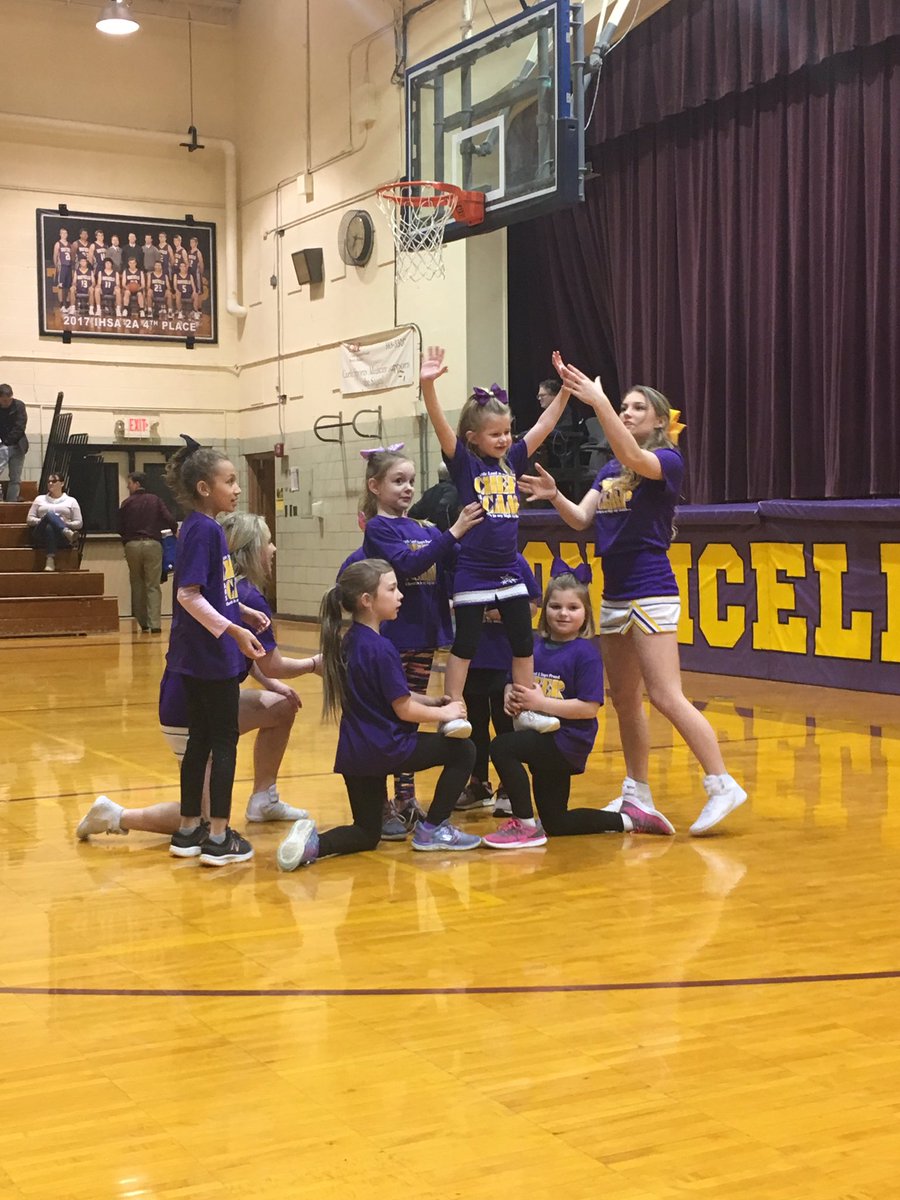 SagesAthletics's tweet photo. Future Cheerleaders! It was great to see all the Little Sages performing at halftime #GoSages https://t.co/SzEwA5PRcX