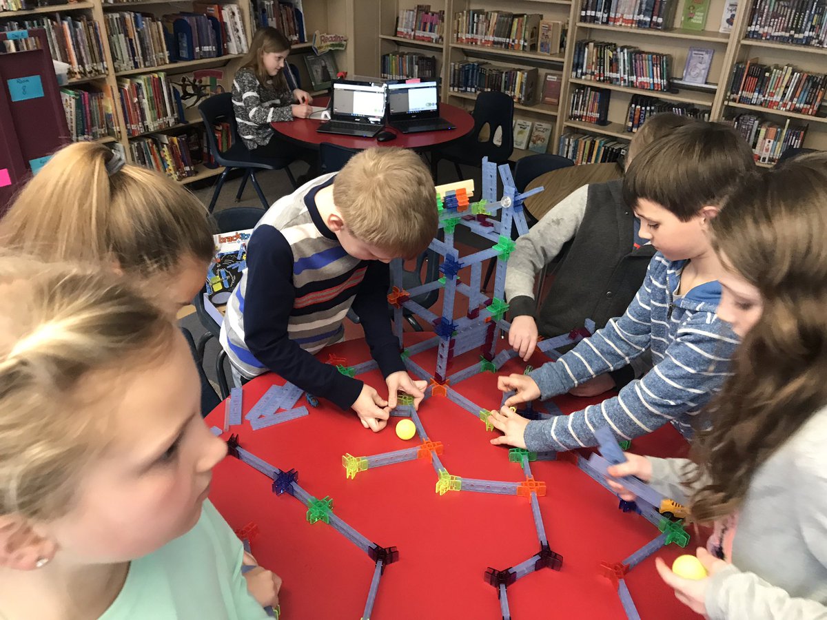fabuLASHfudale's tweet photo. Introduced students a few weeks ago to @BrackitzEDU with the hex bugs. Students loves making the playground @FishcreekSMFCSD @SMFSchools #true2stow https://t.co/qqN8wZs4r9