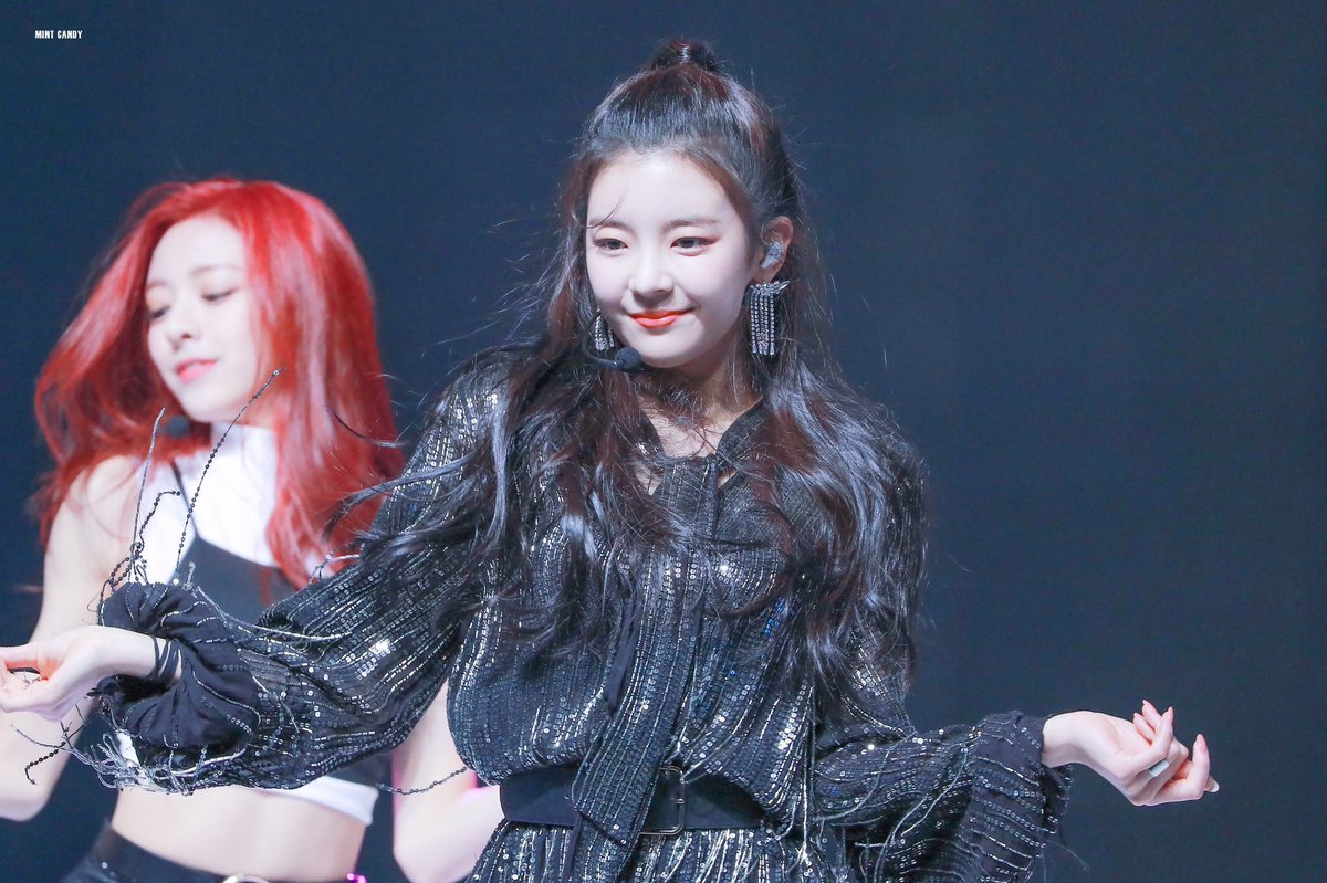 cuteliapics's tweet photo. © mint candy → 190212 .*˳✧
     — #리아 • #있지 https://t.co/wrLApysUll
