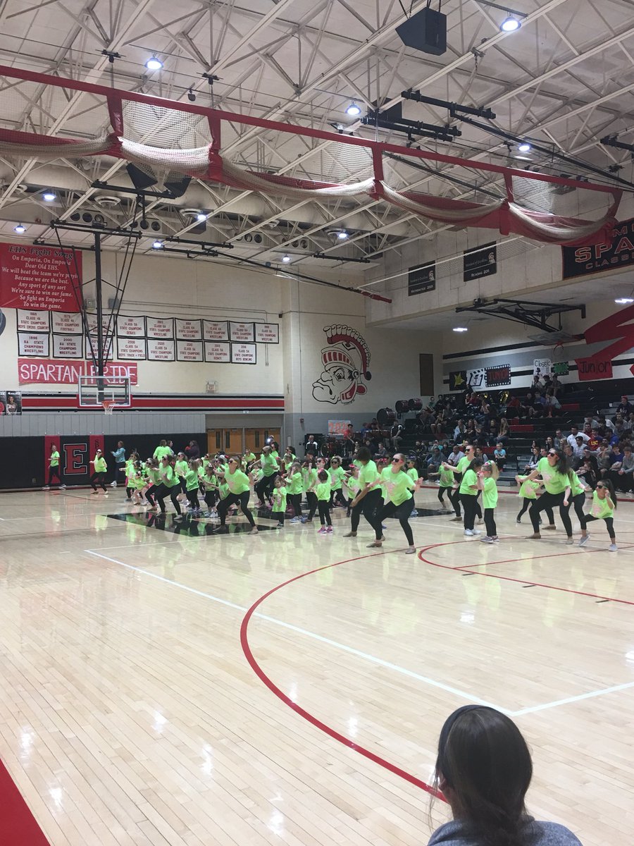 Always fun to see the mini dancers perform with <a href="/EHighDance/">EHS Dance Team</a>. Thanks to all who came out to support! <a href="/EmporiaSpartans/">Emporia Spartans</a> <a href="/Emporia253/">Emporia Schools</a> #EmporiaProud