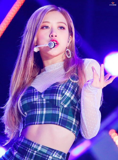 Angelsblackpink's tweet photo. めちゃ出遅れたけど、
Rose Happy  Birthday🥳🥳

#rosearerosieday 
#blackpink https://t.co/jsyQ5idR66