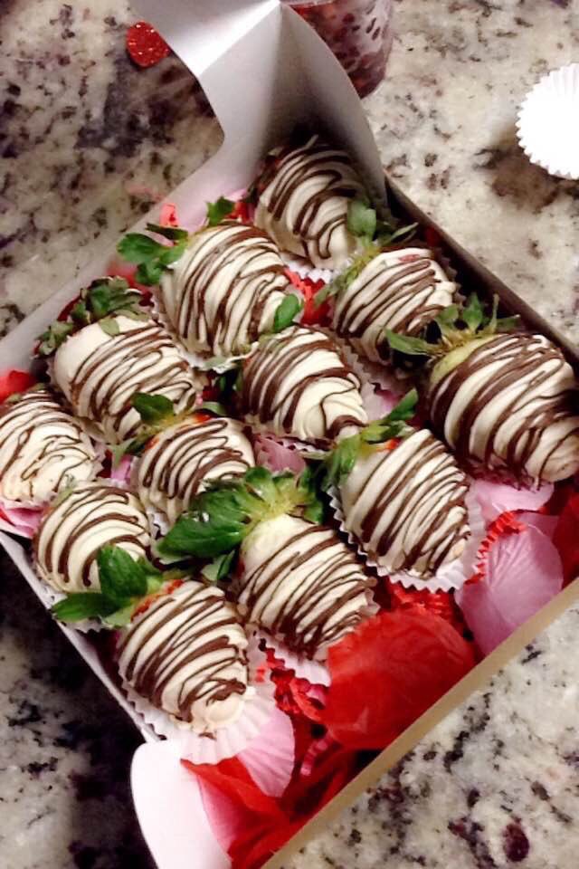 hiiambriiittttt's tweet photo. Chocolate Covered Strawberries ππ« #TheSweetestBitee https://t.co/JwsQcWHyGr