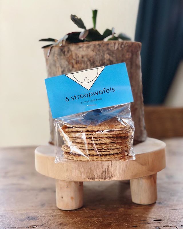 Woensdag-wafeldag!
.
.
#strooprotterdam #sterkerdoorstroop #ambacht #sinds2013  #stroop #FenixFoodFactory #Rotterdam  #katendrecht #stroopwafel #stroopwafelrotterdam #lekker #nederland #rotterdamfood #handmade #caramel #ilovecookies #foodie #artisinal #r… bit.ly/2DyBb8k